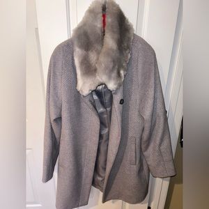 Women’s Jones New York gray peacoat with faux fur neck